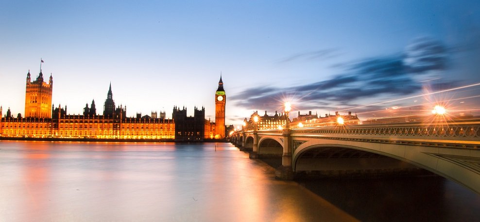 「いつかはゆかし」は、将来の公的年金をあてにできない現役世代の主体的な老後資産形成を支援する、長期積立プラットフォームを利用した会員制サービスです。